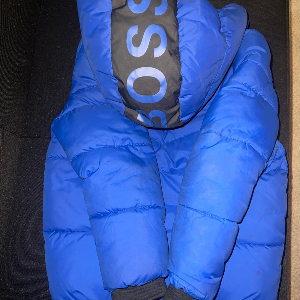 Authentic Gently used Boys Hugo Boss Puffer Coat. Excellent Condition.